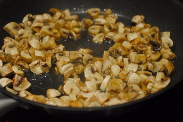 Картофель с шампиньонами в сметане. Картофель с шампиньонами в сметане.