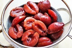 Пирог — шарлотка со сливами Пирог — шарлотка со сливами