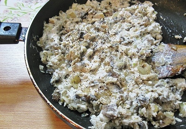 Жюльен с курицей и грибами. Жюльен с курицей и грибами.