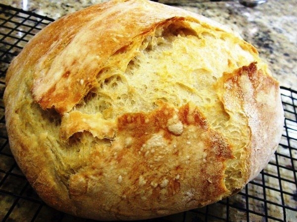 Простой и вкусный домашний хлеб в духовке