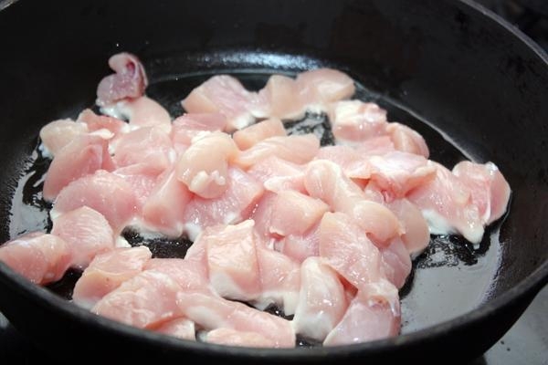 Курица с грибами в сливочном соусе Курица с грибами в сливочном соусе