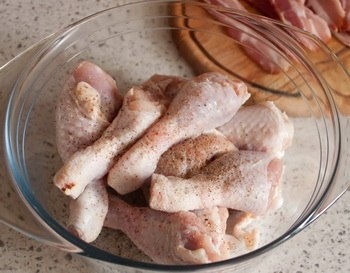 КУРИНЫЕ НОЖКИ В БЕКОНЕ КУРИНЫЕ НОЖКИ В БЕКОНЕ