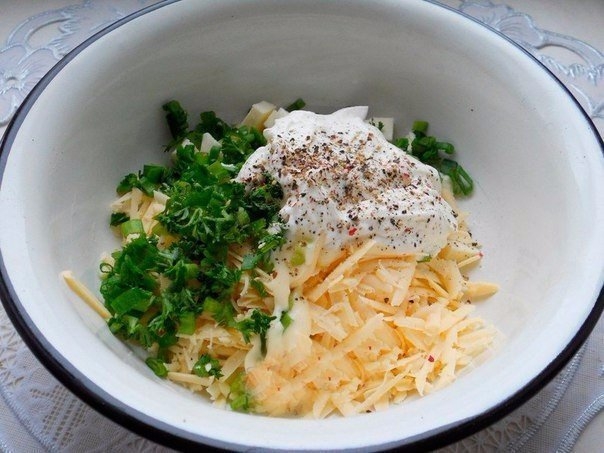 Лаваш, жаренный с сыром. Лаваш, жаренный с сыром.