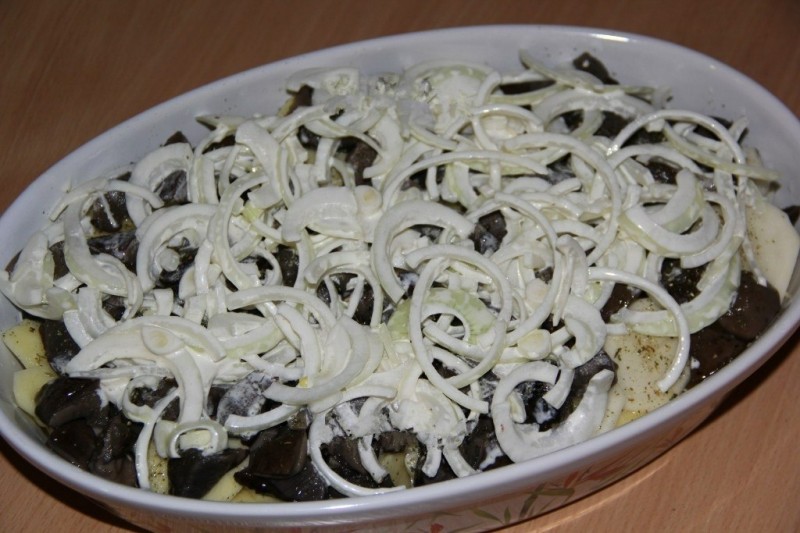 Куриные ножки с картошкой и грибами в духовке. Куриные ножки с картошкой и грибами в духовке.