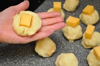 Картофельные шарики с сыром и беконом Картофельные шарики с сыром и беконом