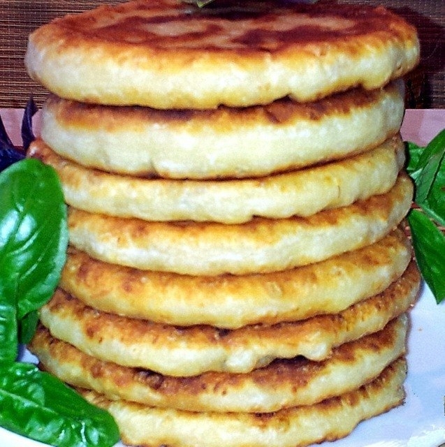 Сырные лепешки с начинкой. Сырные лепешки с начинкой.