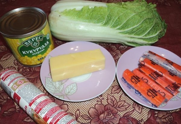 Салат с пекинской капустой и крабовыми палочками Салат с пекинской капустой и крабовыми палочками