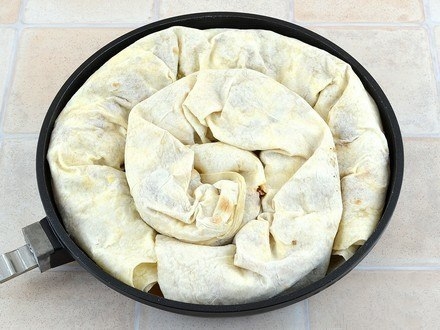 Мясной пирог из лаваша. Мясной пирог из лаваша.