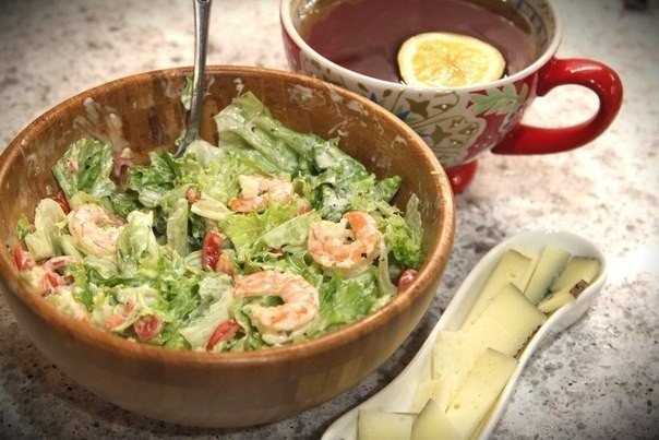 Легкий салат для тех, кто хочет покушать вкусно, а главное-быстро