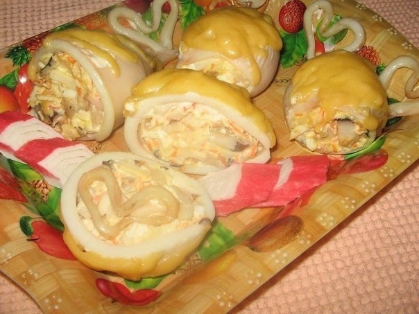 Кальмары, фаршированные грибами и сыром Кальмары, фаршированные грибами и сыром