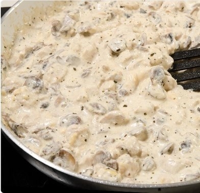 Куриное филе с грибами в сливочно-сырном соусе Куриное филе с грибами в сливочно-сырном соусе