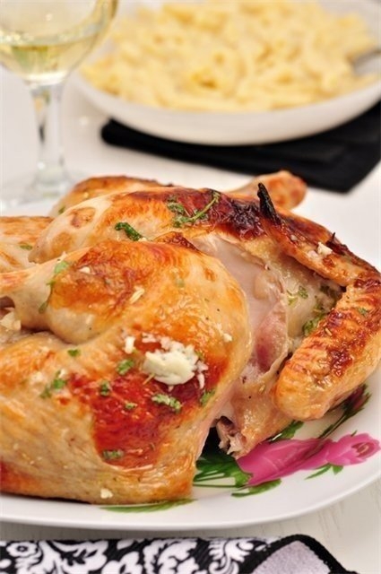 Обалденная жаренная курочка с чесночным соусом и вкуснейшее пенне в сырно-сливочном соусе Обалденная жаренная курочка с чесночным соусом и вкуснейшее пенне в сырно-сливочном соусе