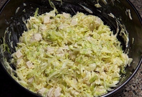 Салат из свежей капусты с курицей Салат из свежей капусты с курицей