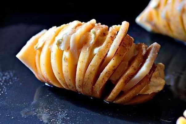 Запеченый картофель с сыром. Запеченый картофель с сыром.