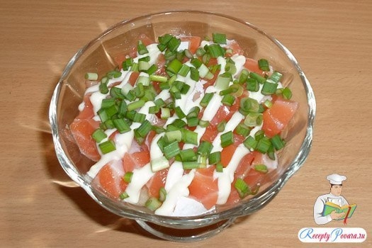 Салат с семгой, картофелем, яйцом, луком Салат с семгой, картофелем, яйцом, луком