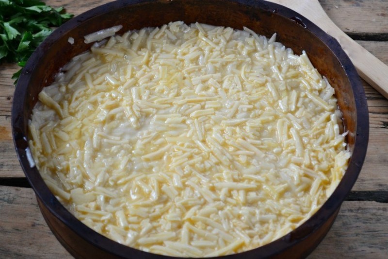 Запеканка из тертого картофеля с сыром и чесноком Запеканка из тертого картофеля с сыром и чесноком