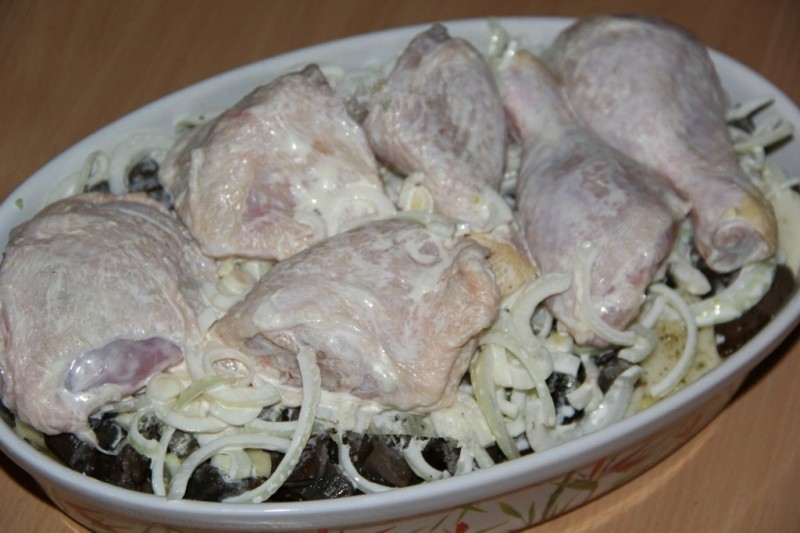 Куриные ножки с картошкой и грибами в духовке. Куриные ножки с картошкой и грибами в духовке.