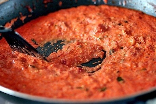Макароны фарфалле с томатно-сырным соусом