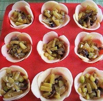 Картофельные цветочки-корзиночки с начинкой Картофельные цветочки-корзиночки с начинкой