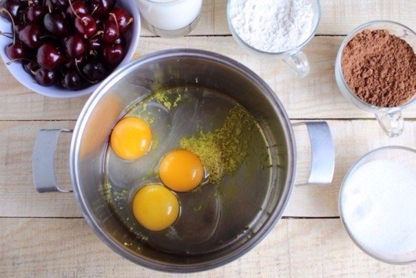 Шоколадный клафути с черешней Шоколадный клафути с черешней