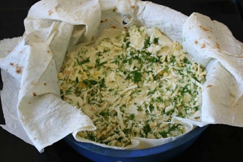 Сырный пирог из лаваша с зеленью. Сырный пирог из лаваша с зеленью.