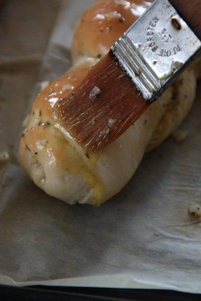Багет с сыром и чесноком Багет с сыром и чесноком