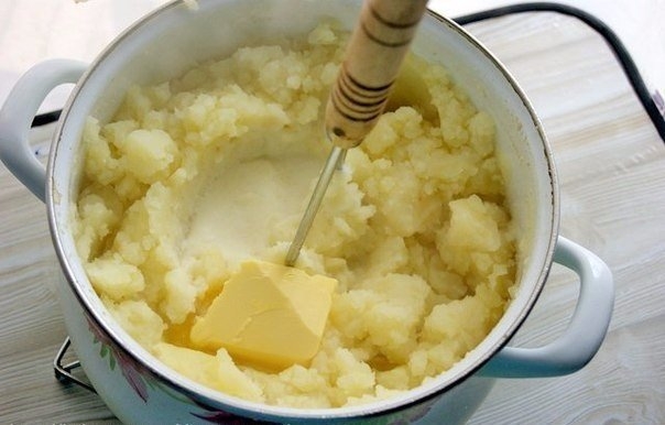 Гуляш с подливкой и картофельным пюре как в садике Гуляш с подливкой и картофельным пюре как в садике