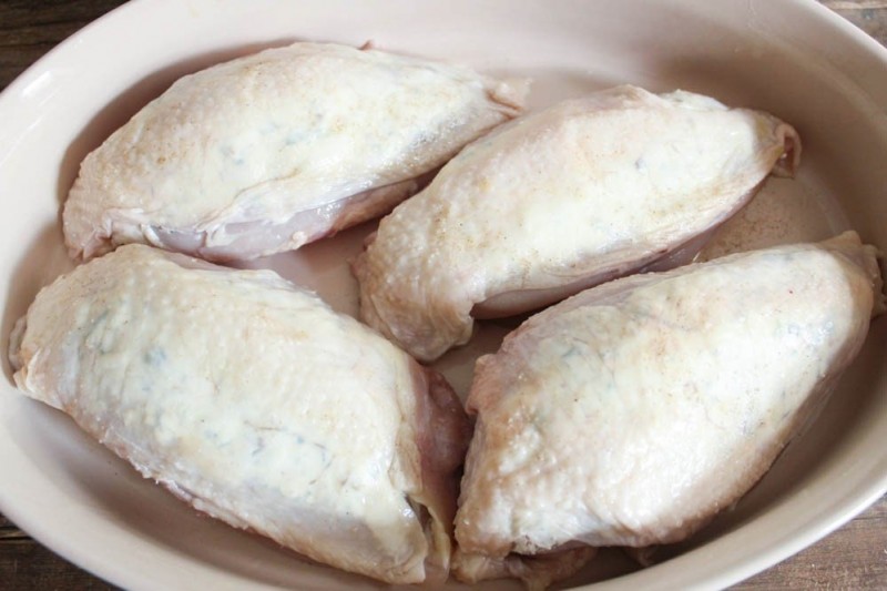 Куриные грудки, фаршированные козьим сыром, с песто Куриные грудки, фаршированные козьим сыром, с песто