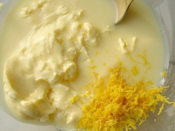 Слоеное пирожное со сгущенкой Слоеное пирожное со сгущенкой