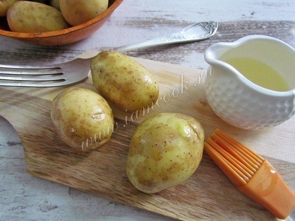 Картофель, запеченный в мультиварке Картофель, запеченный в мультиварке