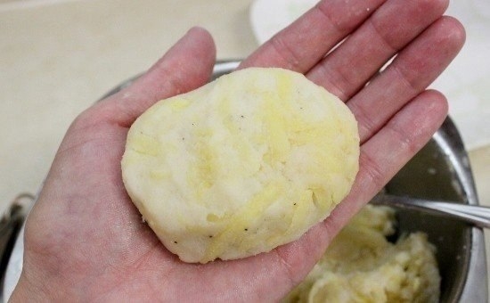 Картофельные пампушки с творожной начинкой Картофельные пампушки с творожной начинкой
