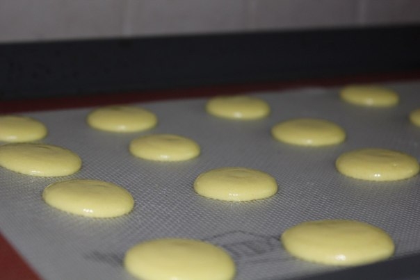 Лимонные macarons Лимонные macarons