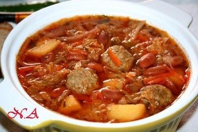 Борщ сибирский с фрикадельками и фасолью. Борщ сибирский с фрикадельками и фасолью.