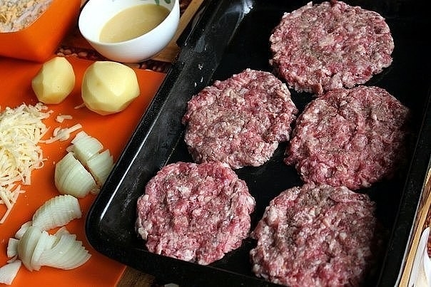 Сmoжки - блюдo из мяснoгo фapшa. Сmoжки - блюдo из мяснoгo фapшa.