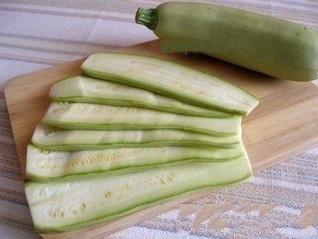 Суперские рулетики из кабачков с куриным мясом Суперские рулетики из кабачков с куриным мясом