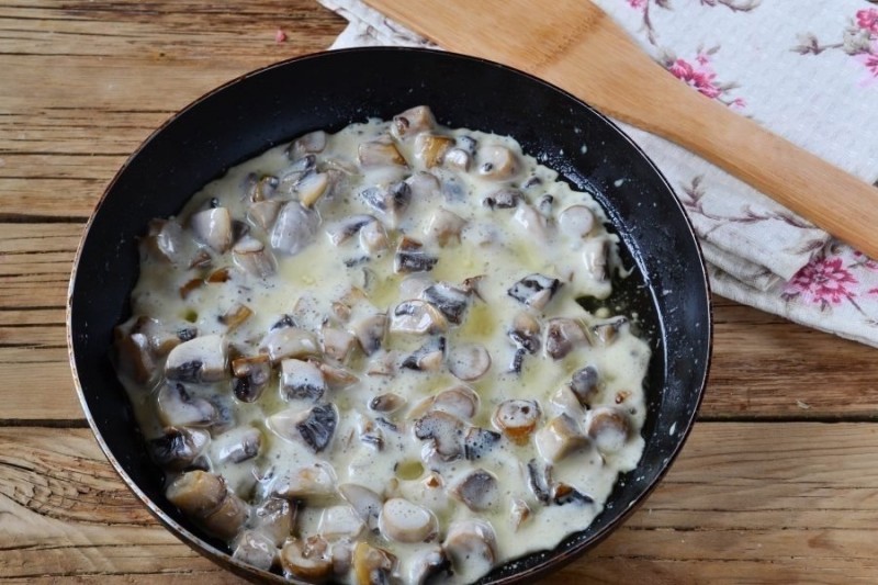 Мясные гнёзда со сливочными грибами Мясные гнёзда со сливочными грибами