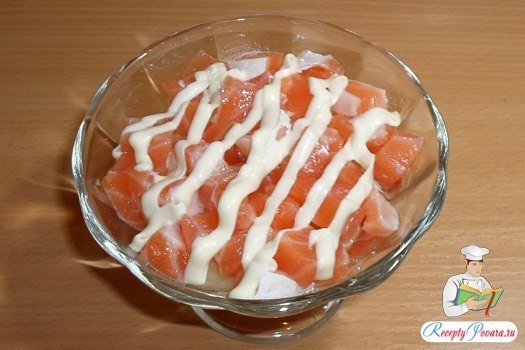 Салат с семгой, картофелем, яйцом, луком Салат с семгой, картофелем, яйцом, луком