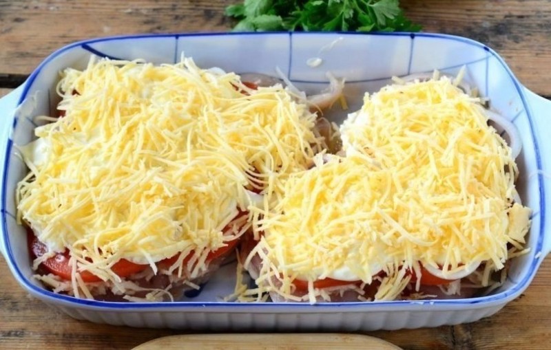 Куриная грудка в шубке под сыром Куриная грудка в шубке под сыром