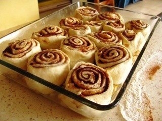 Cinnamon Rolls с карамелью и яблоком Cinnamon Rolls с карамелью и яблоком