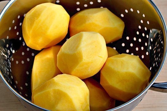 Ароматный картофель фри, запеченный в духовке Ароматный картофель фри, запеченный в духовке