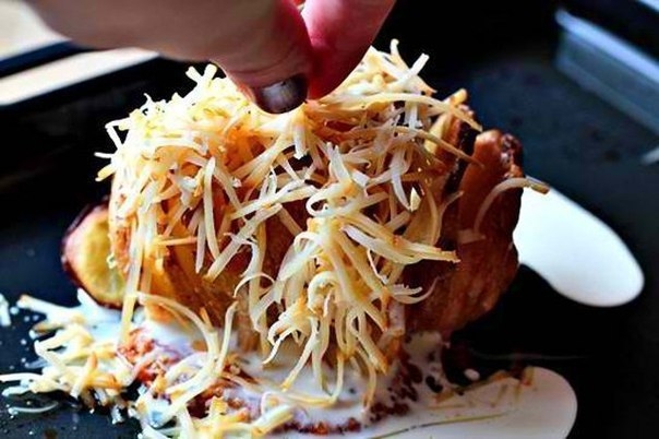 Запеченый картофель с сыром. Запеченый картофель с сыром.