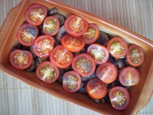 Кабачки, запеченные с шампиньонами и помидорами под сыром Кабачки, запеченные с шампиньонами и помидорами под сыром
