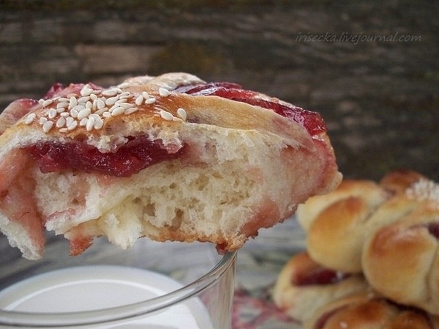 Булочки-цветочки с джемом Булочки-цветочки с джемом