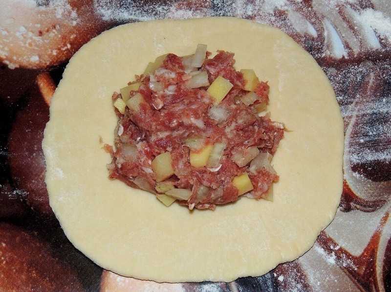 Вак балиш (маленькие пироги с мясом и картошкой) Вак балиш (маленькие пироги с мясом и картошкой)