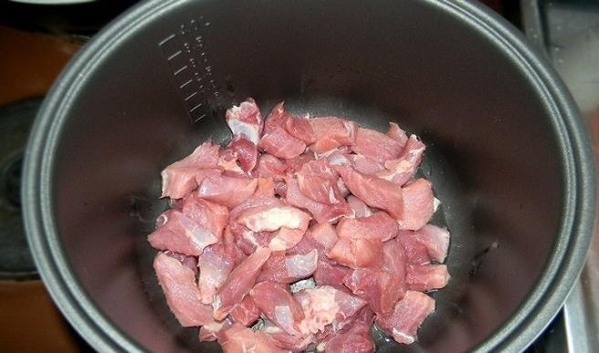 Гуляш из свинины в мультиварке Гуляш из свинины в мультиварке