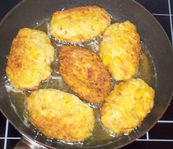 Нежнейшие котлетки по-гавайски с кукурузой Нежнейшие котлетки по-гавайски с кукурузой