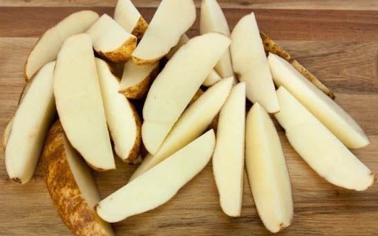 Запеченные картофельные дольки. Запеченные картофельные дольки.