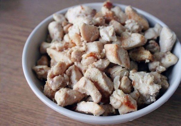 Сытный салат с куриной грудкой Сытный салат с куриной грудкой