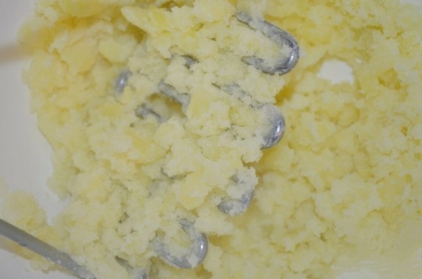 Деревенский пирог из картофельного теста с мясом и овощами. Деревенский пирог из картофельного теста с мясом и овощами.