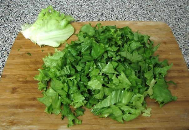 Зеленый салат с тунцом.